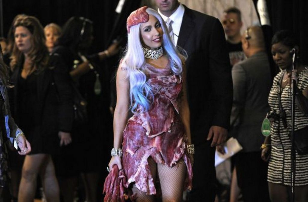 Леді Гага у сукні з м'яса