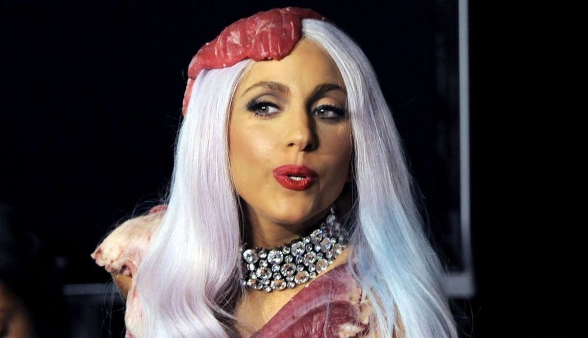 Леді Гага у сукні з м'яса