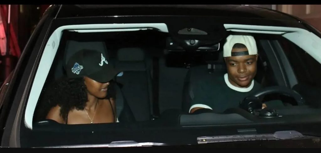 Донька Джолі та Пітта засвітила діамантову каблучку