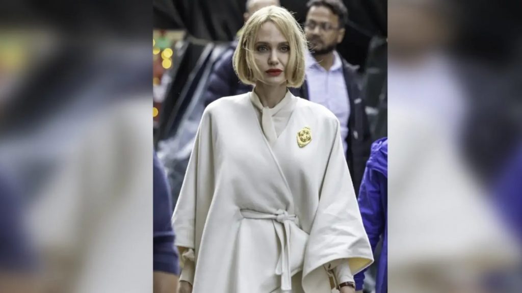 Анджеліна Джолі стала білявкою